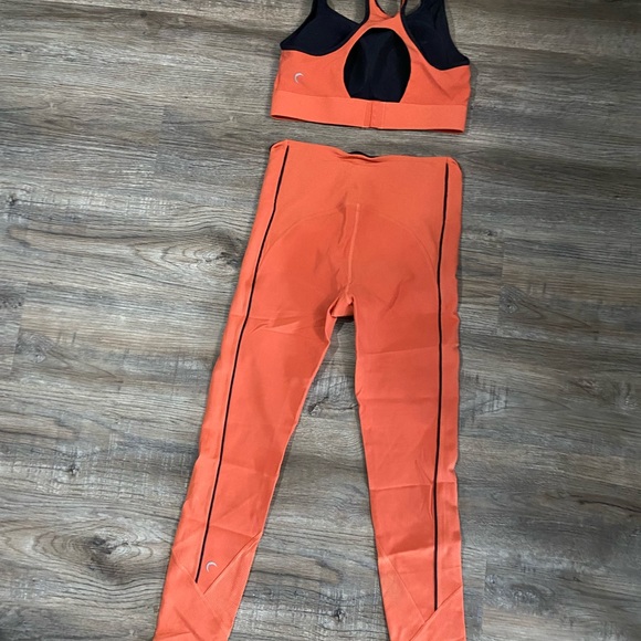 Zyia burnt orange ribbed premium leggings and adjustable bra. - Picture 2 of 2